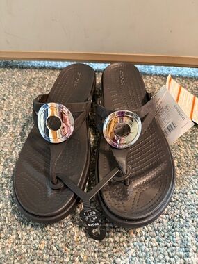 Crocs Sanrah Strappy Wedge Sandal — Women’s Size 11 NWT